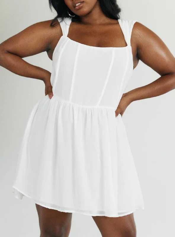 Kameliah Mini Dress White Curve Stylish Short Sleeve Mini Dress