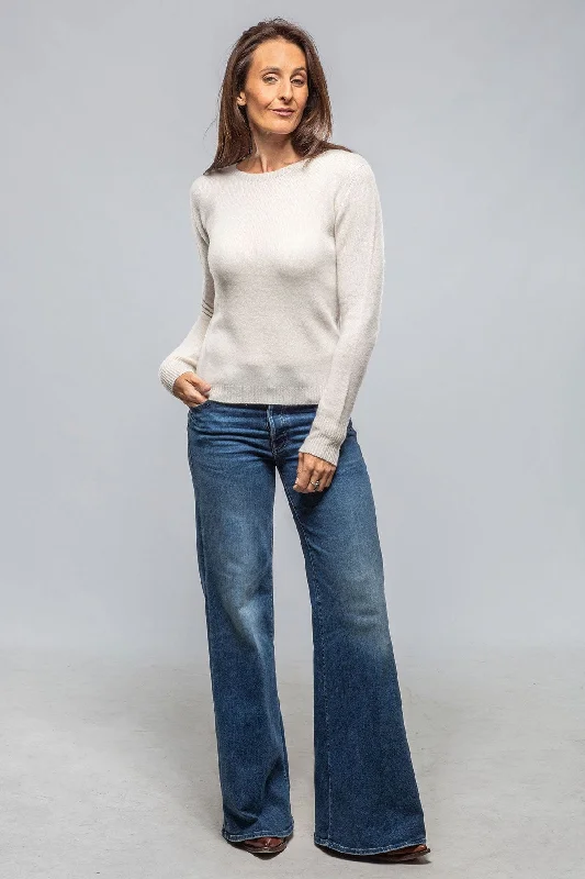 Cara Scoop Neck Cashmere Sweater In Stucco Fitted Slim Tailored