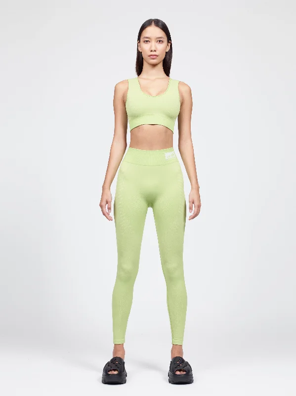 Scoop Neck Sport Bra & Compression Legging Fashionable Plus-Size Activewear